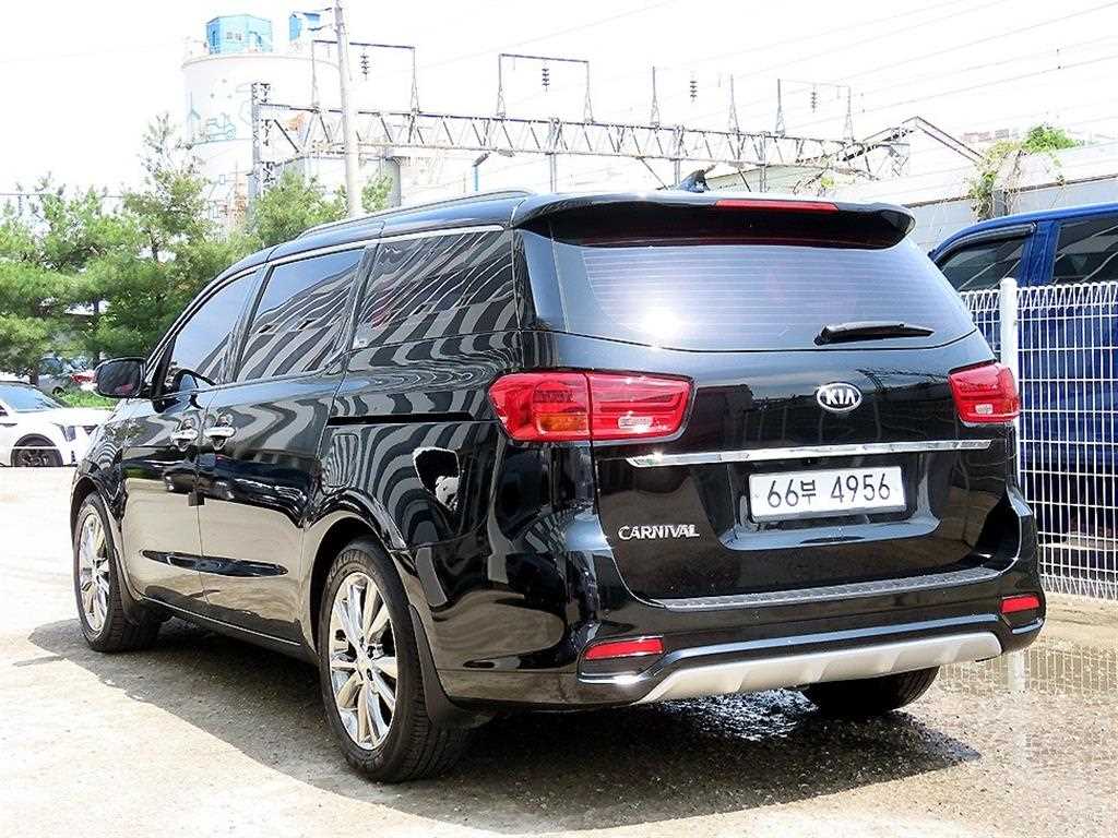 KIA Carnival - Vista 3