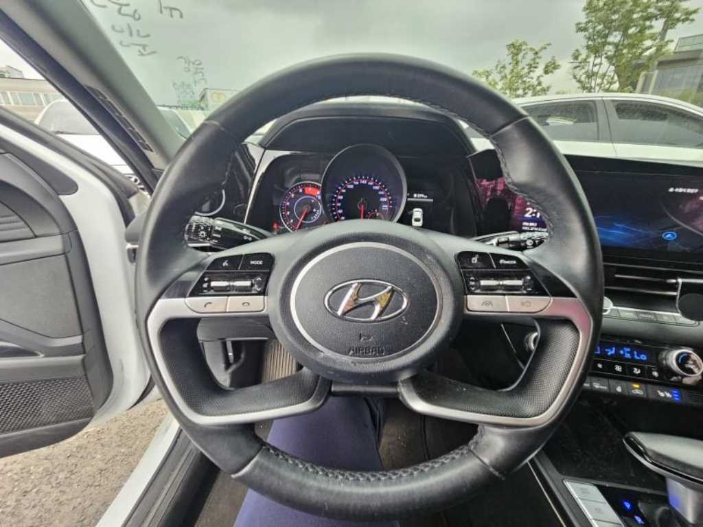 HYUNDAI Avante - Vista 5