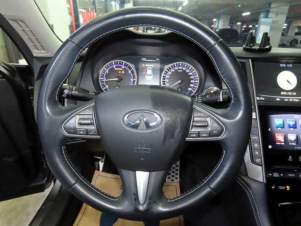 Infiniti Q - Vista 8
