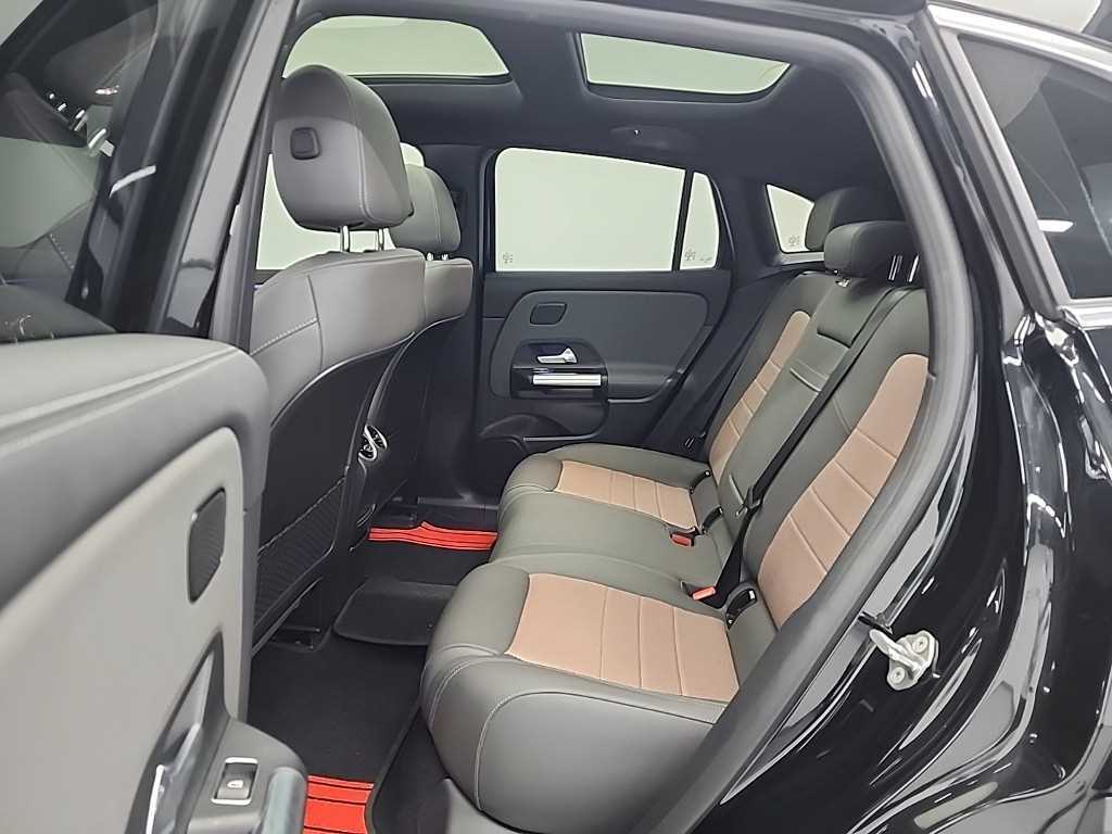 Mercedes Benz EQA - Vista 12