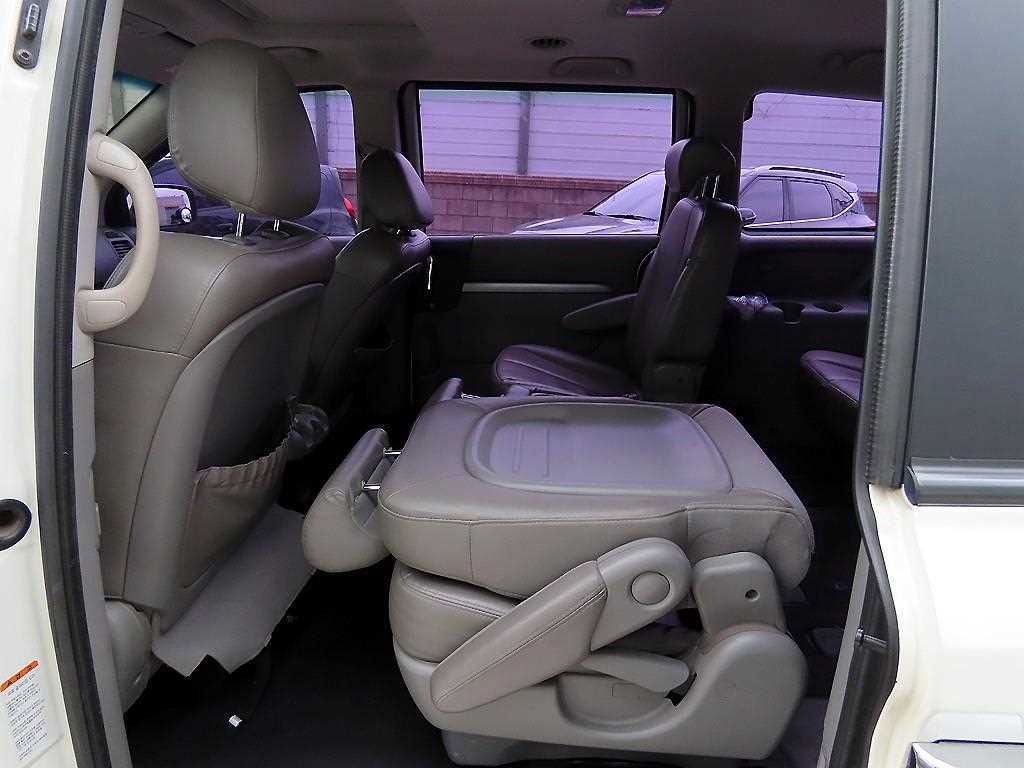 KIA Carnival - Vista 6