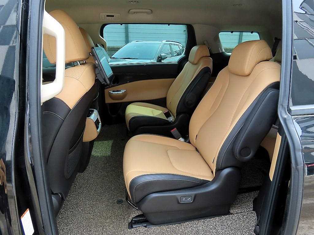 KIA Carnival - Vista 6