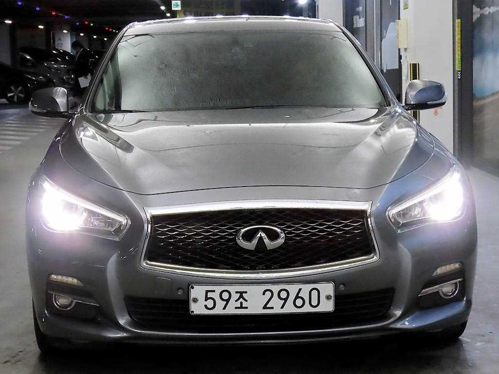 Infiniti Q - Vista 2