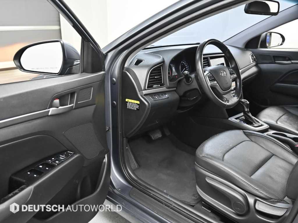 HYUNDAI Avante - Vista 11