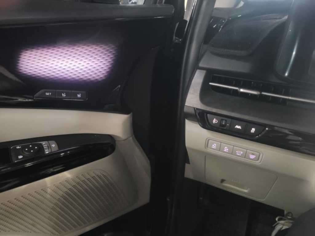 KIA Carnival - Vista 9