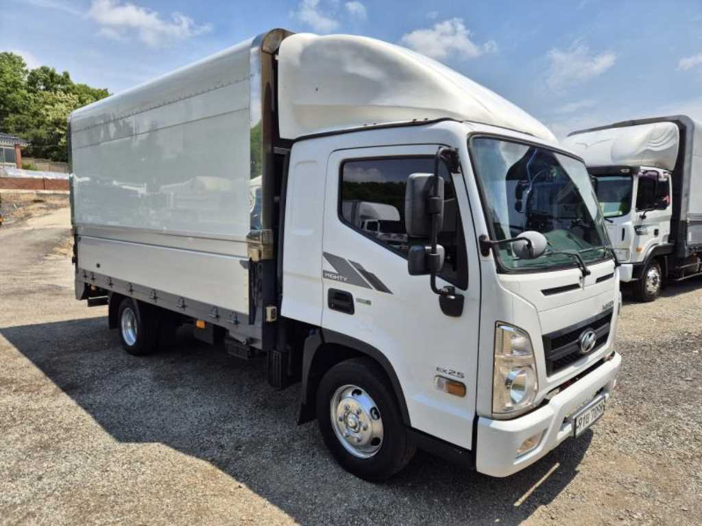 medium and large cargo truck - Vista 2