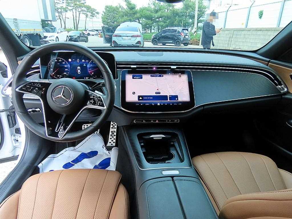 Mercedes Benz E class - Vista 8