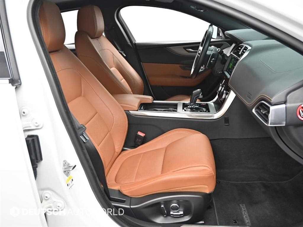 Jaguar XE - Vista 10