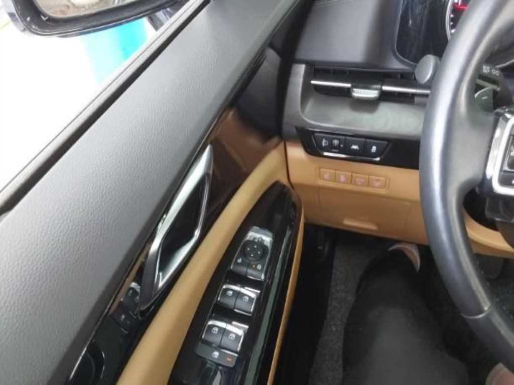 KIA Carnival - Vista 3