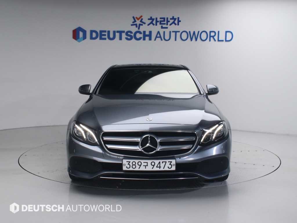 Mercedes Benz E class - Vista 3