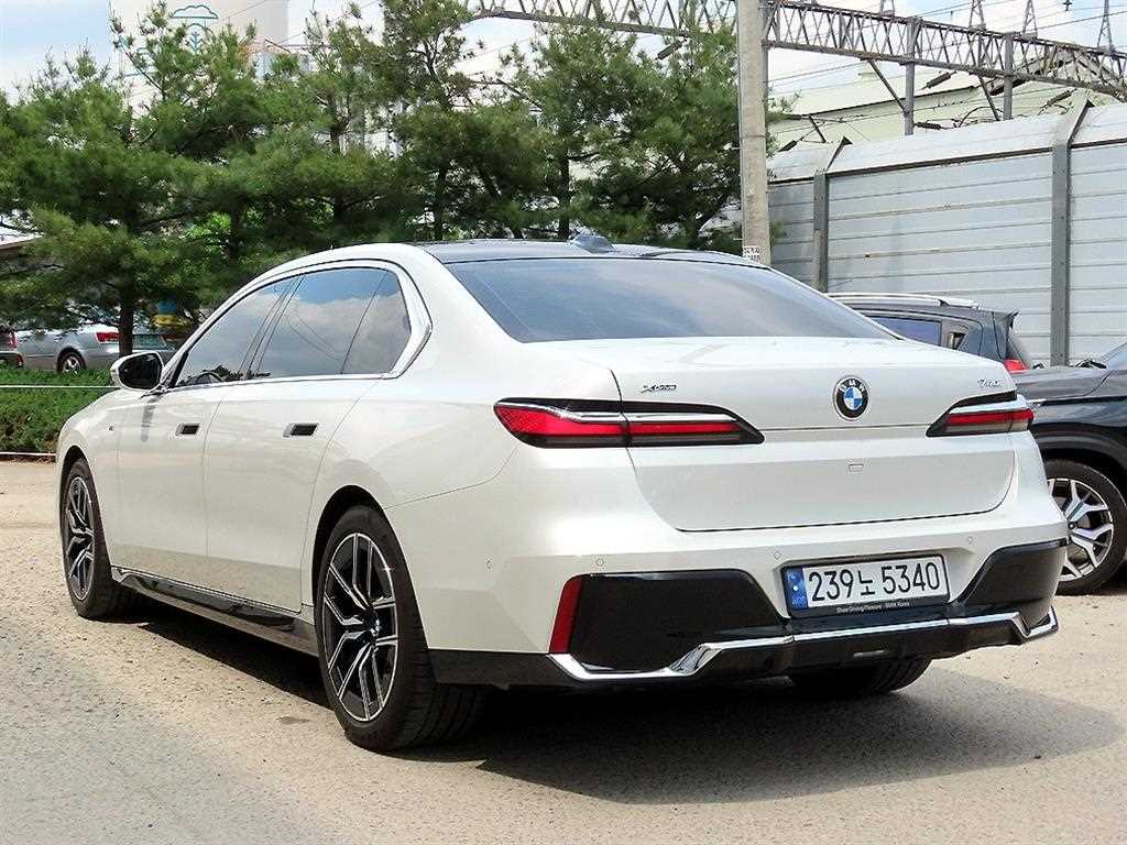 BMW 7 Series - Vista 3