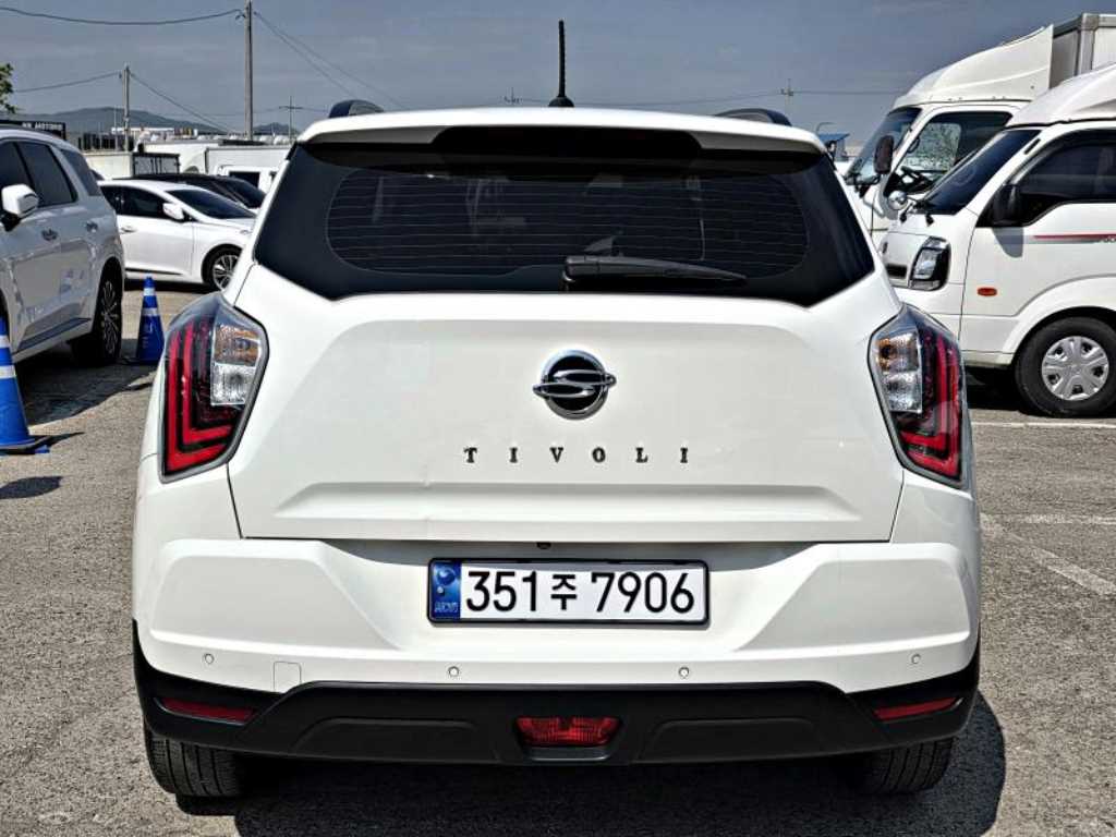 Ssangyong Tivoli - Vista 4