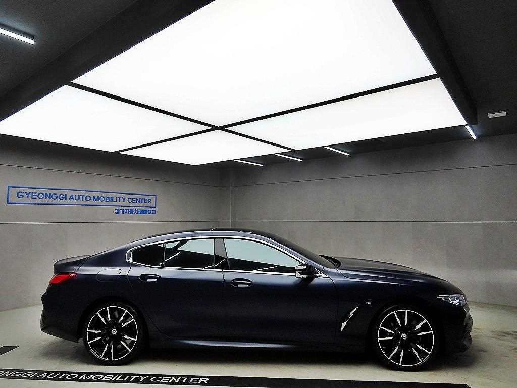 BMW 8 Series - Vista 2