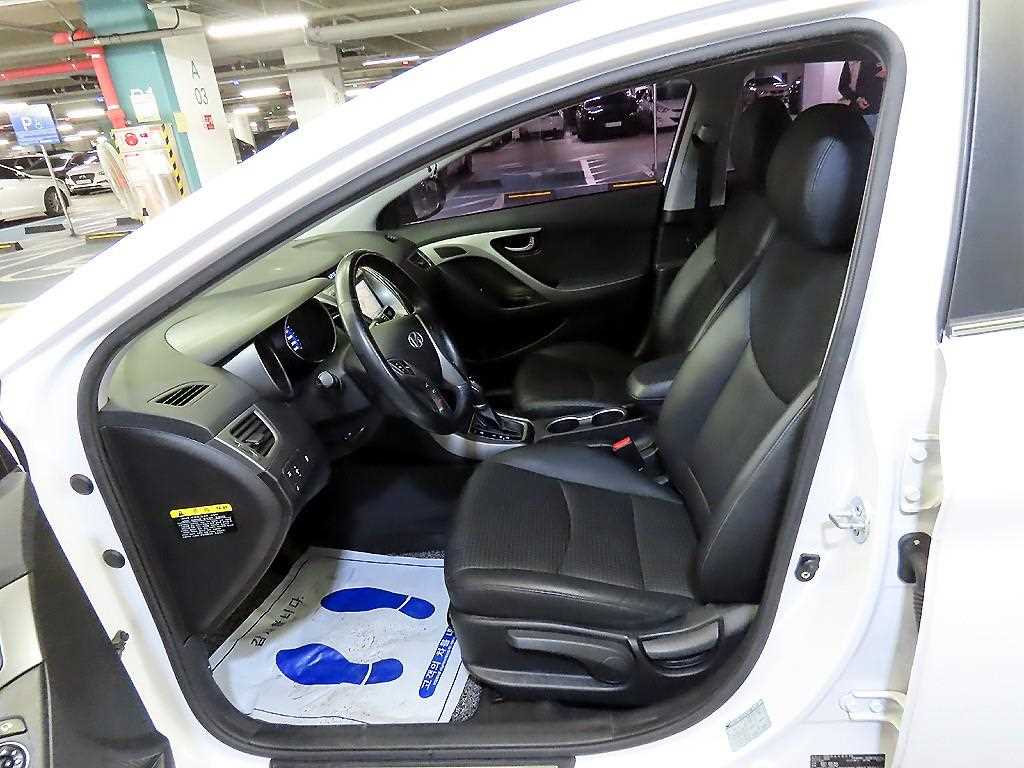 HYUNDAI Avante - Vista 6