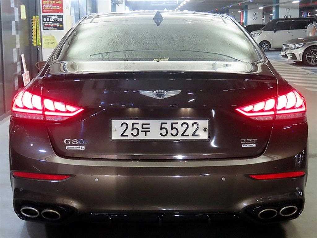 HYUNDAI Genesis - Vista 5