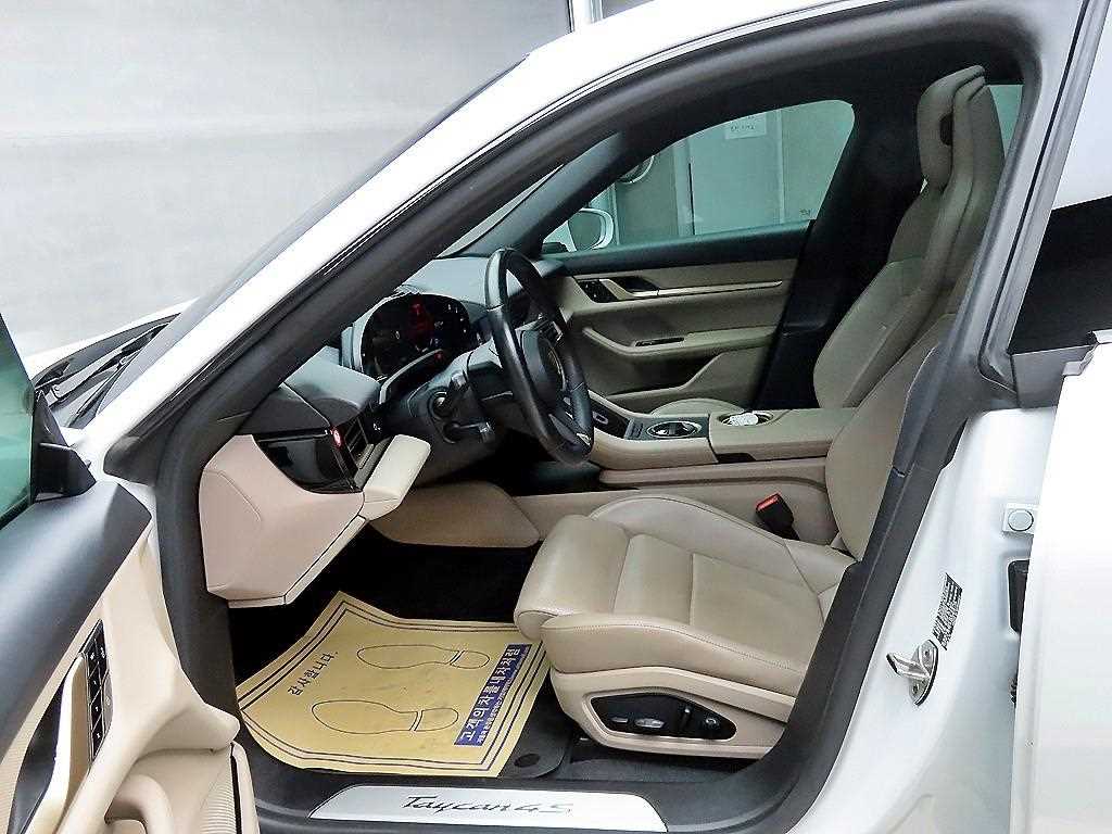 Porsche Taycan - Vista 5