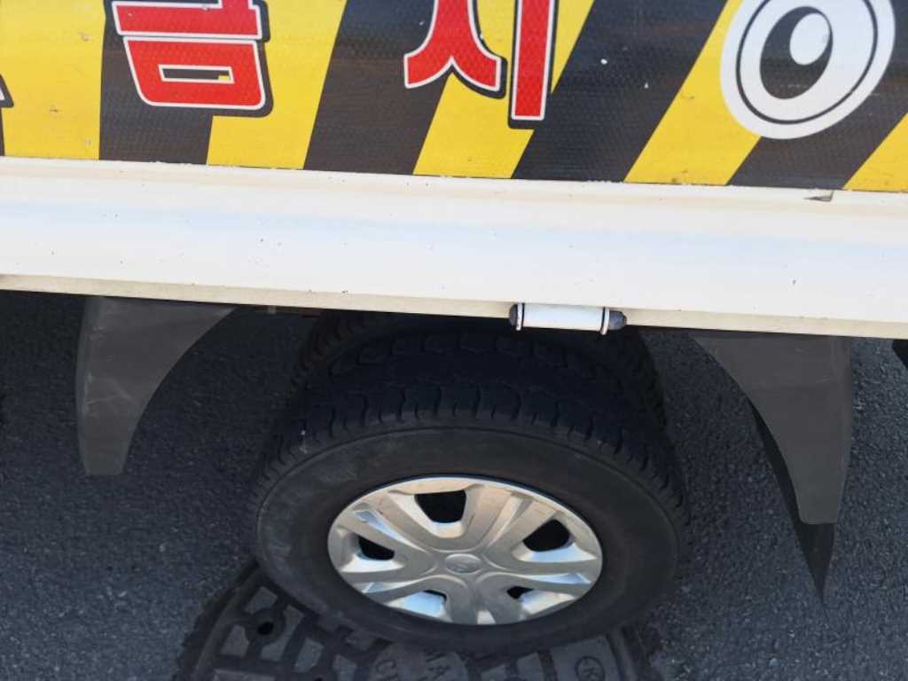Small Truck Complaint (complaint vehicle) - Vista 5