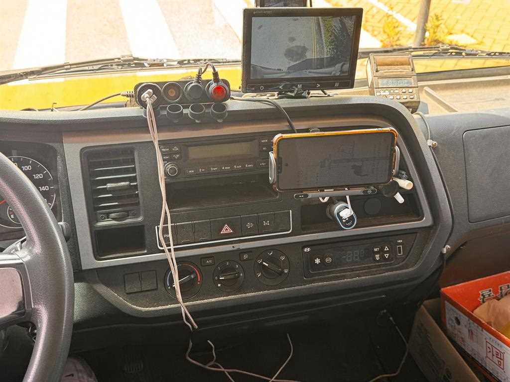 medium and large cargo truck - Vista 8