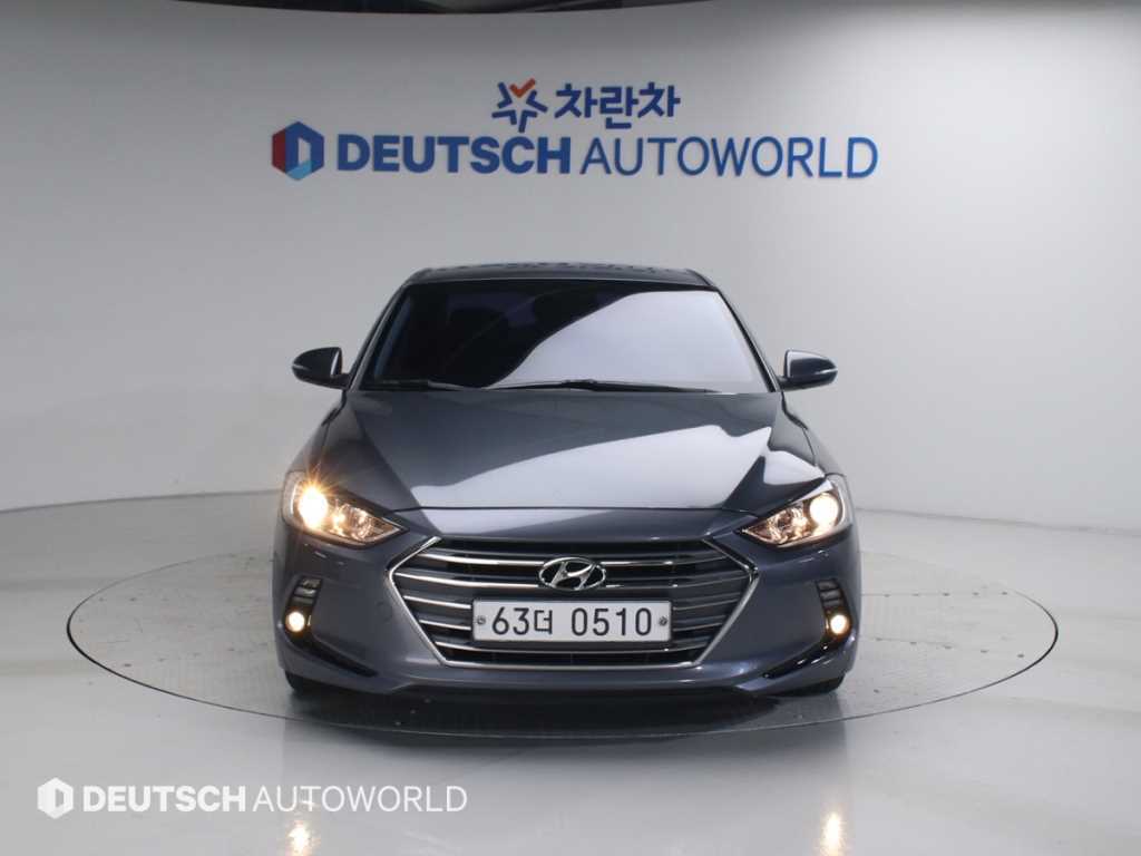 HYUNDAI Avante - Vista 3