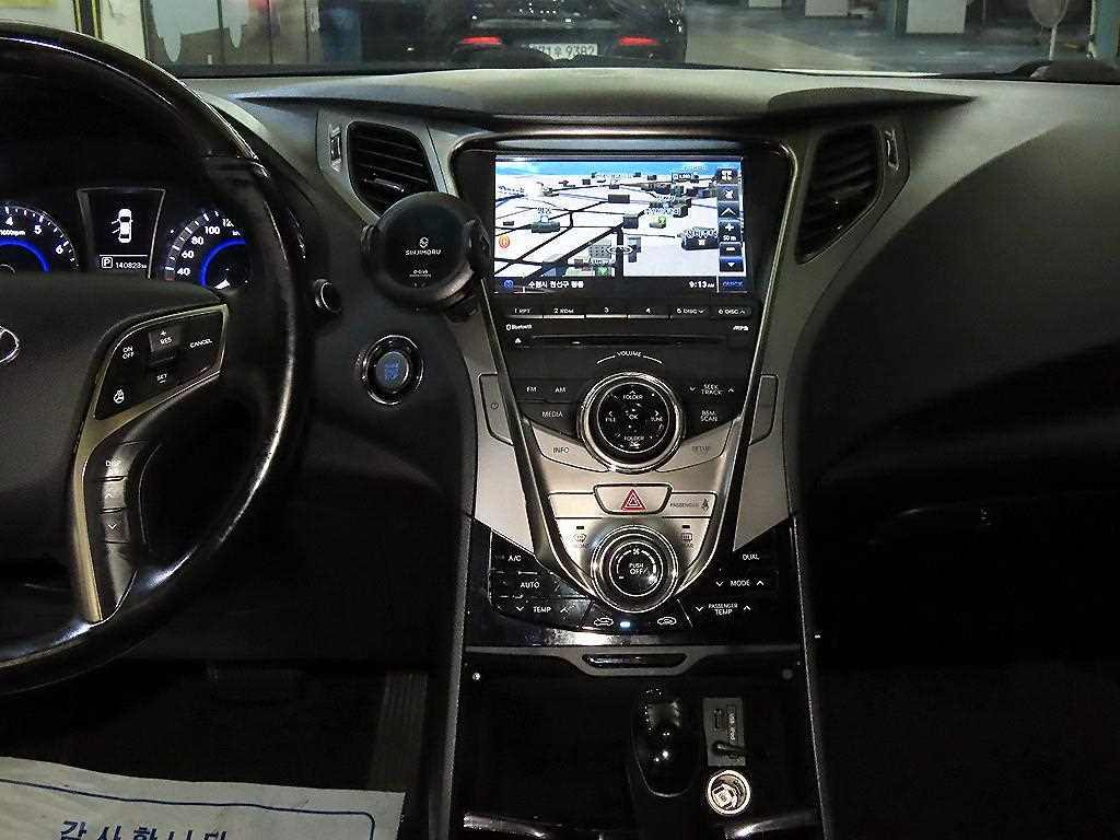 HYUNDAI Grandeur - Vista 11