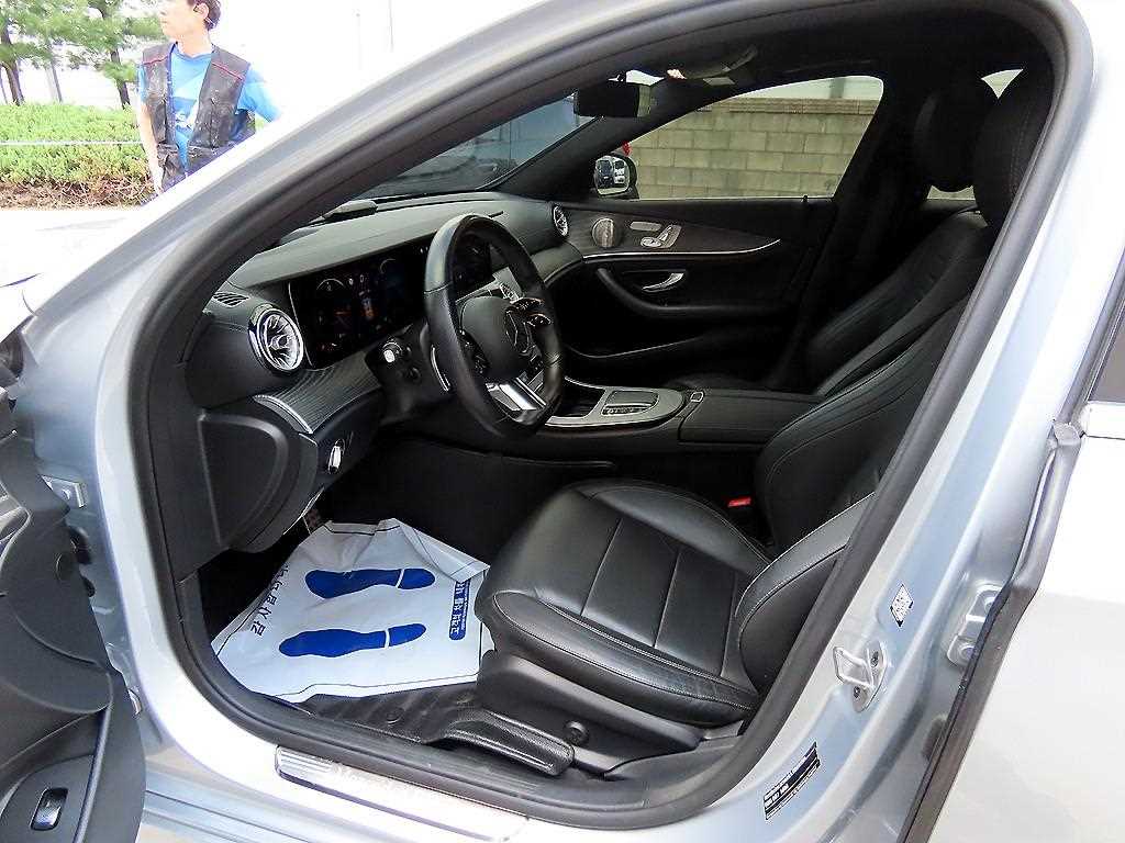 Mercedes Benz E class - Vista 5