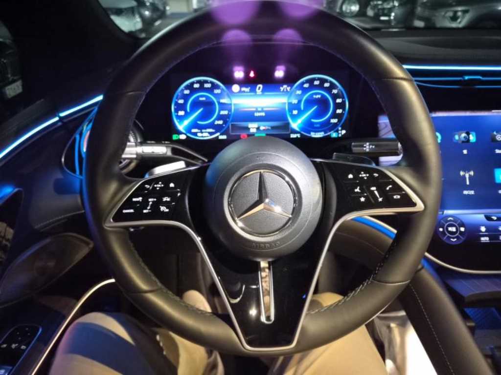 Mercedes Benz EQS - Vista 8