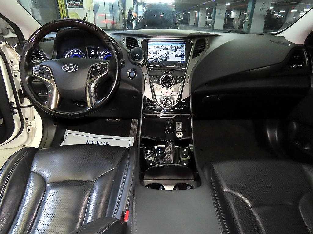 HYUNDAI Grandeur - Vista 10