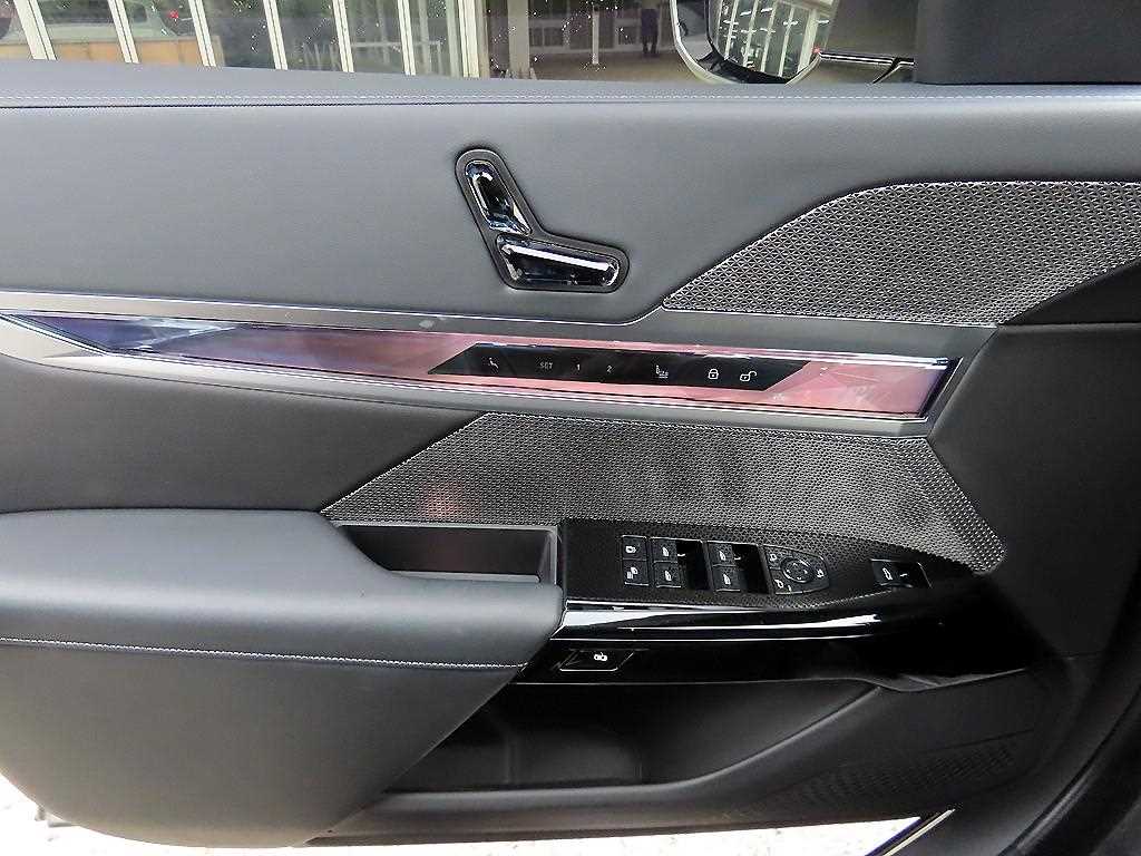 BMW i7 - Vista 12