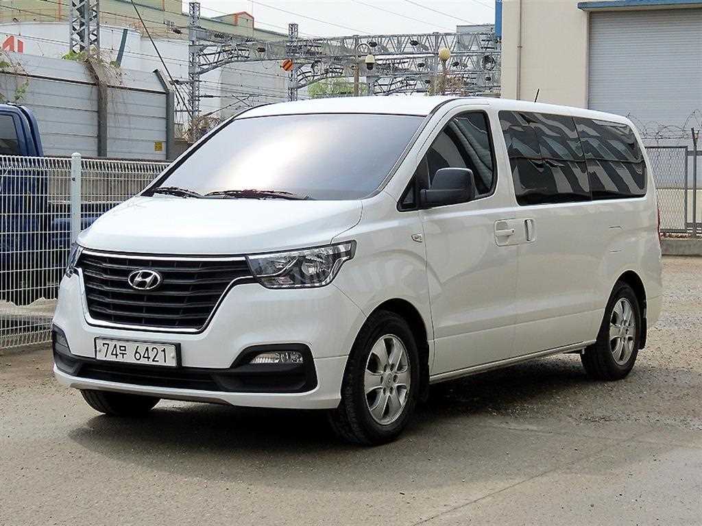 HYUNDAI Starex - Vista 2