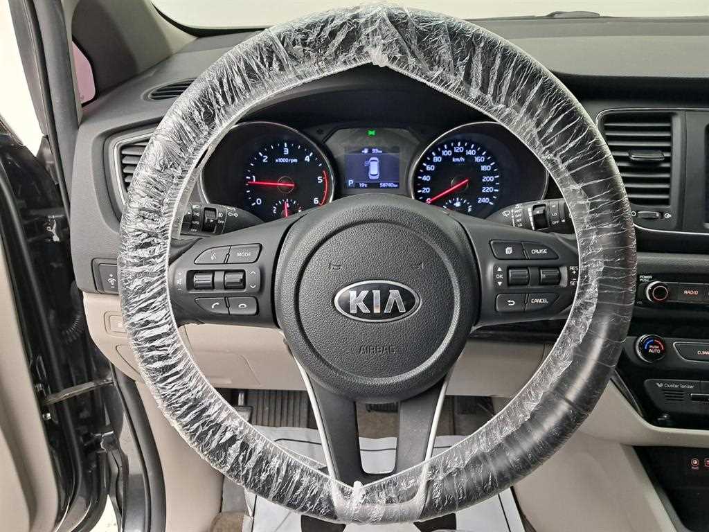KIA Carnival - Vista 7