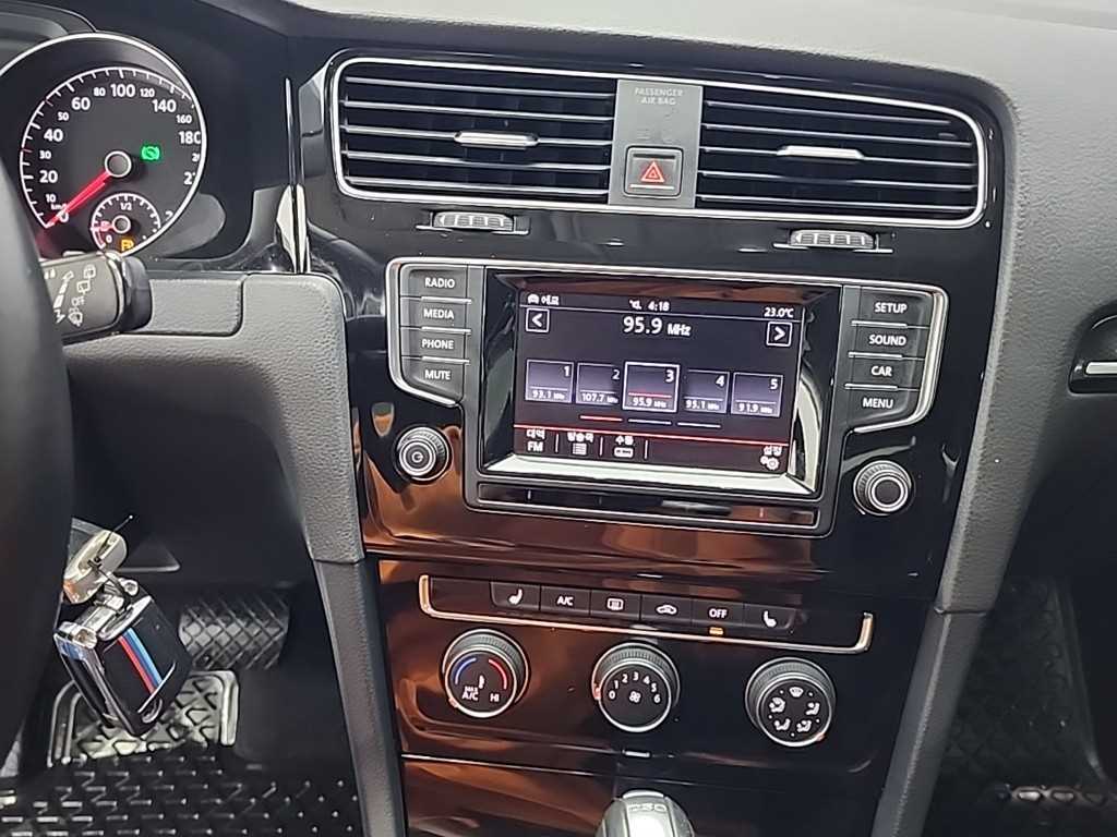 Volkswagen Golf - Vista 10