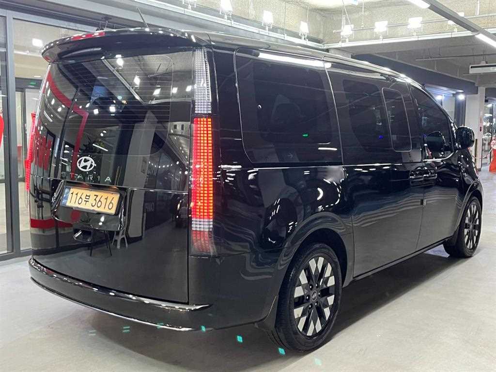 HYUNDAI Staria - Vista 4