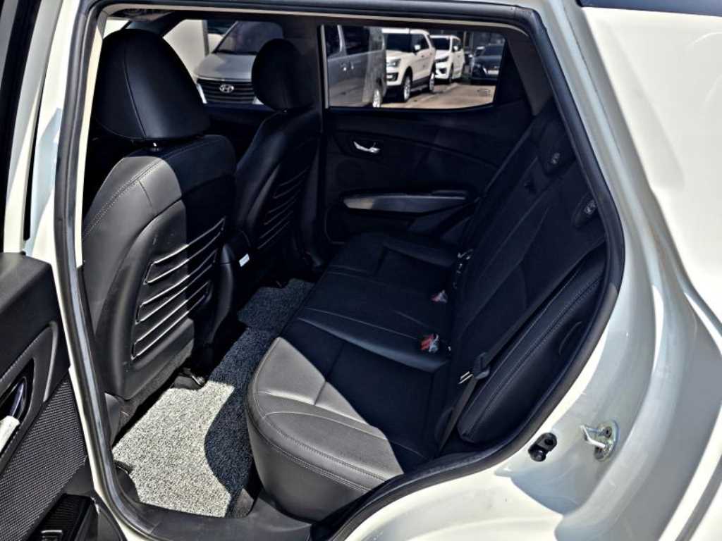 Ssangyong Tivoli - Vista 8