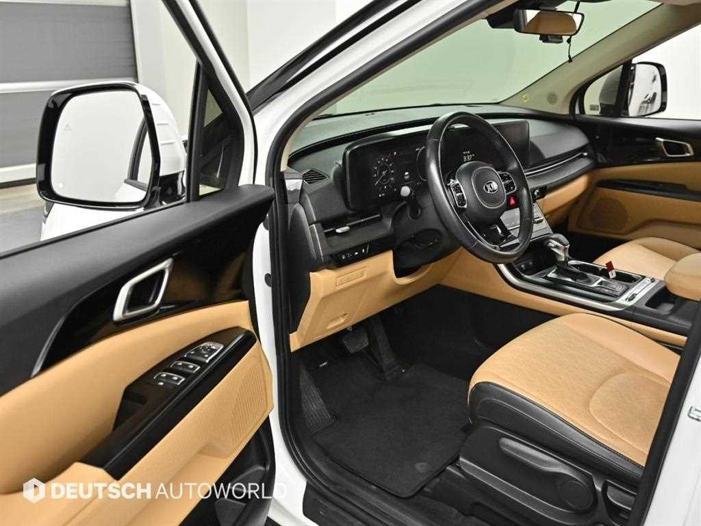 KIA Carnival - Vista 11