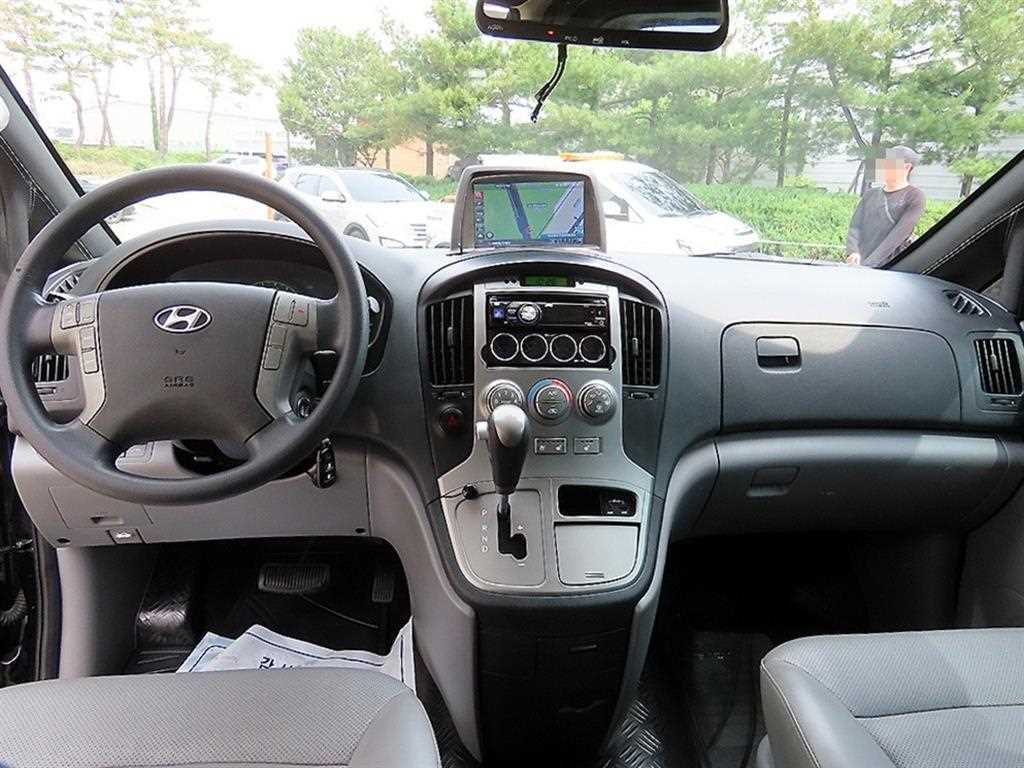HYUNDAI Starex - Vista 7