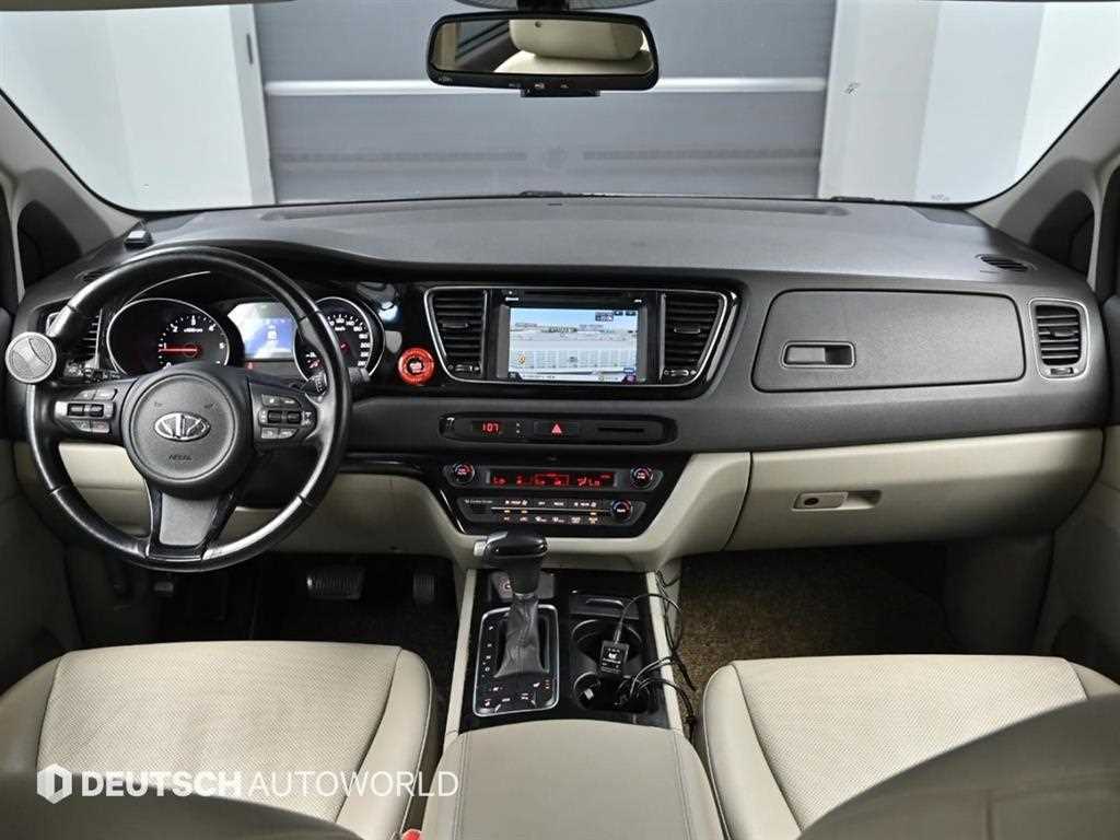 KIA Carnival - Vista 7