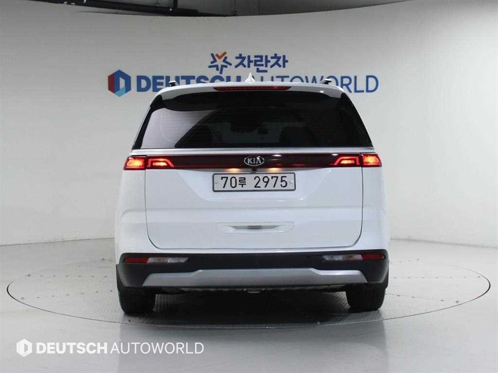 KIA Carnival - Vista 4
