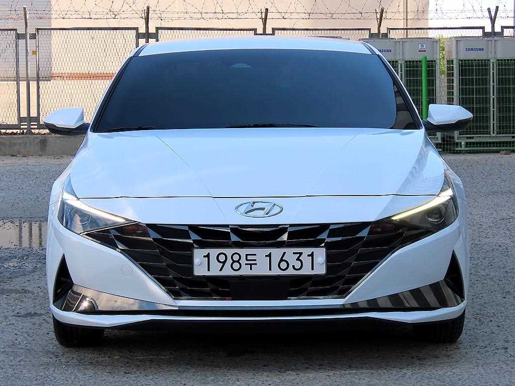 HYUNDAI Avante - Vista 2