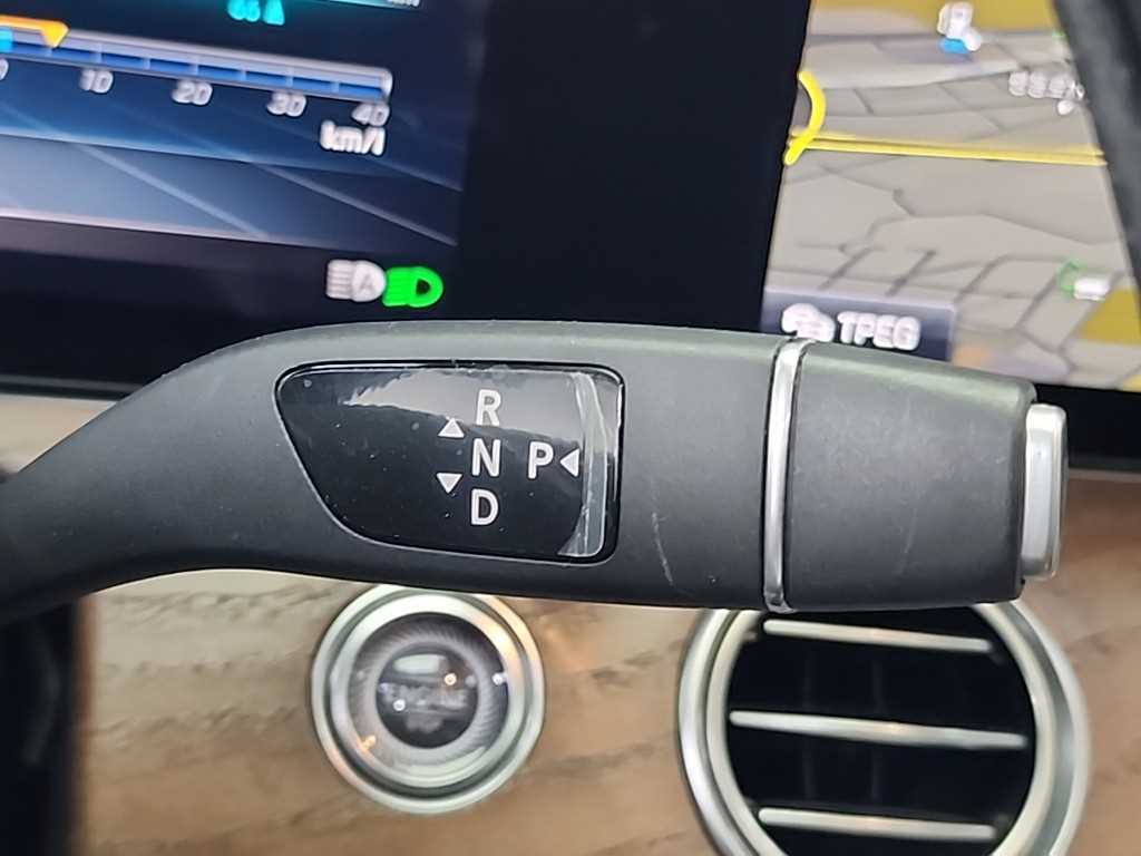 Mercedes Benz E class - Vista 8