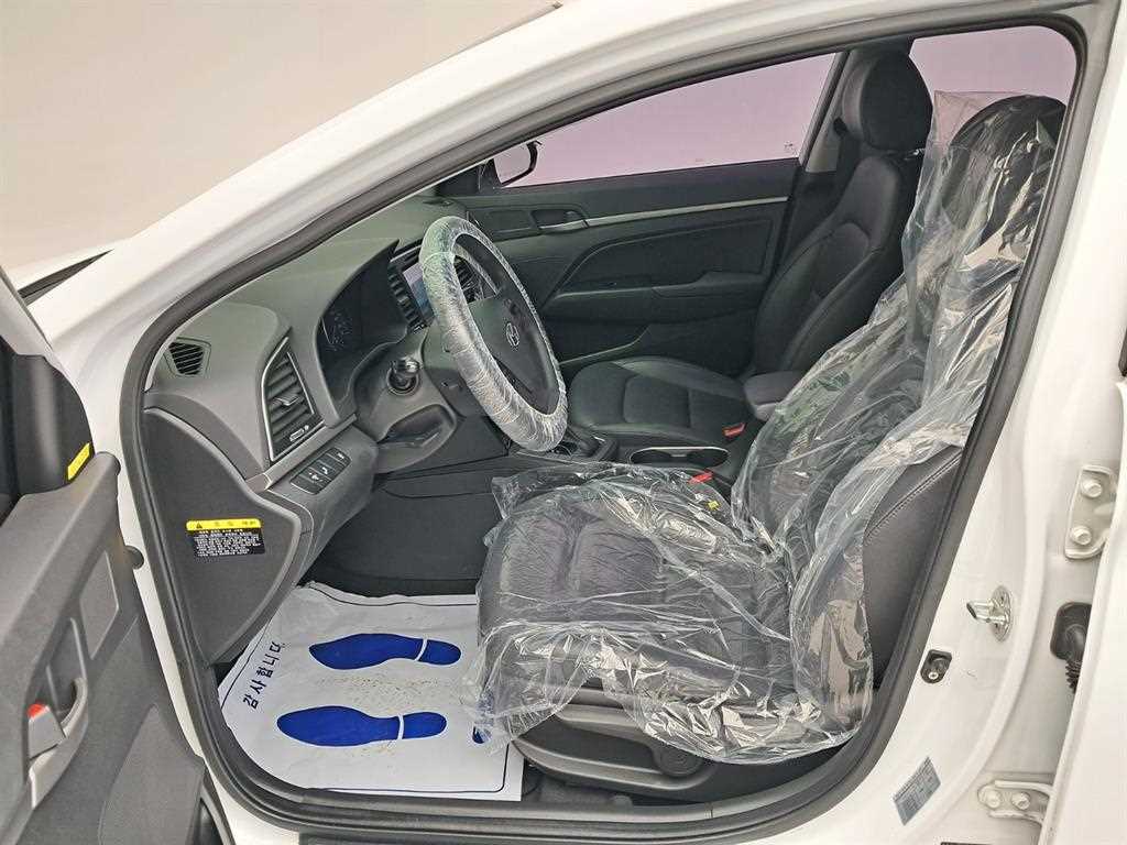 HYUNDAI Avante - Vista 11