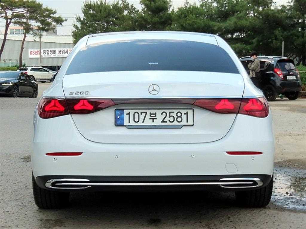Mercedes Benz E class - Vista 5