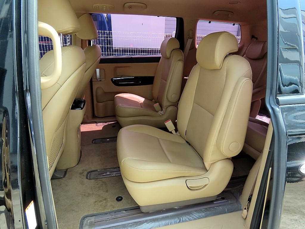 KIA Carnival - Vista 6