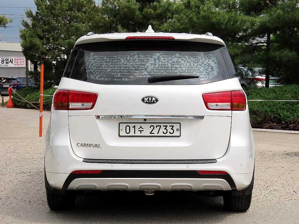 KIA Carnival - Vista 4