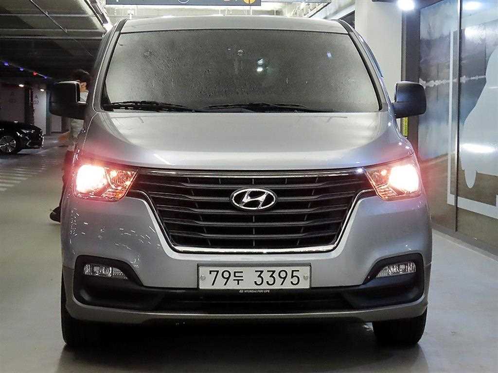 HYUNDAI Starex - Vista 2