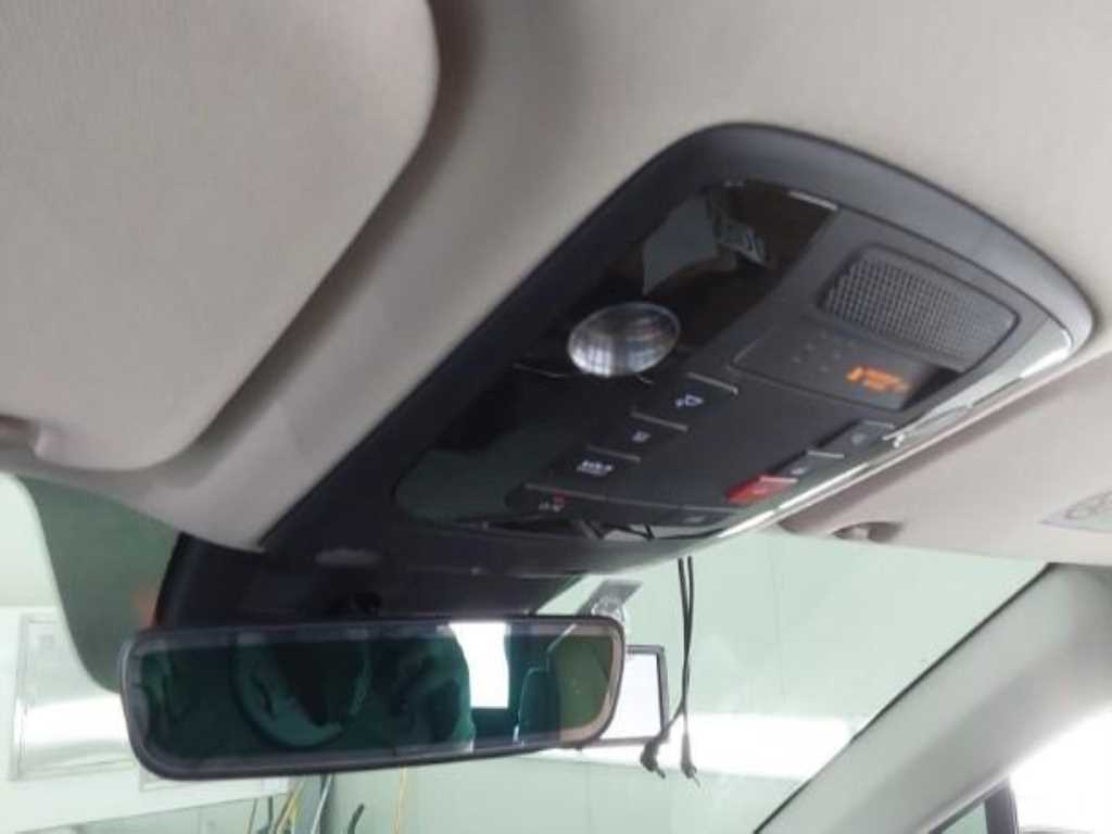 KIA Carnival - Vista 5