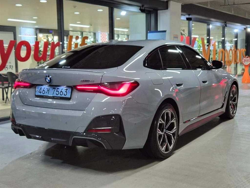 BMW i4 - Vista 4