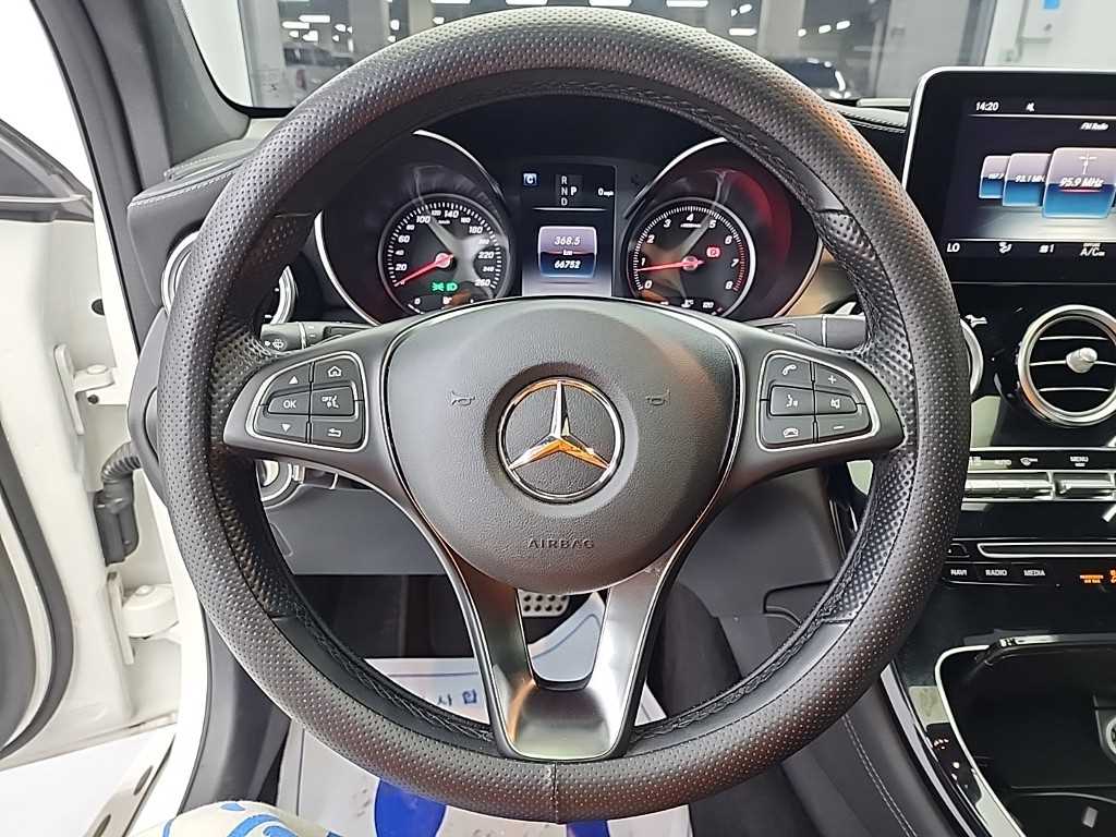 Mercedes Benz GLC Class - Vista 9