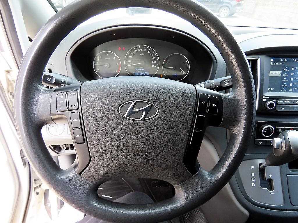HYUNDAI Starex - Vista 8