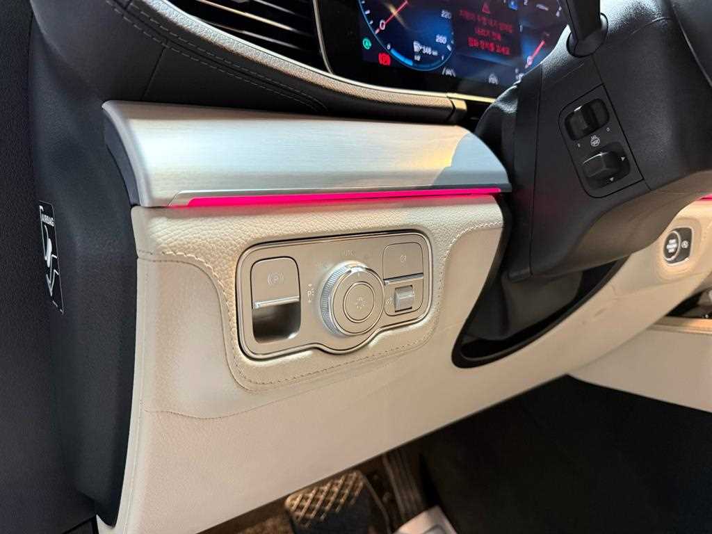 Mercedes Benz GLE Class - Vista 12