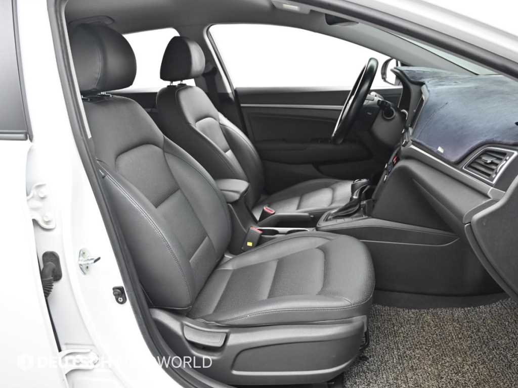 HYUNDAI Avante - Vista 10